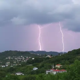 dia de trovões e raios em Palhoça