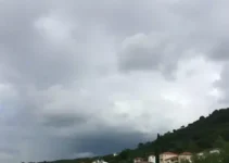 Palhoça céu nublado