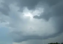 céu muito nublado e tempestades localizadas